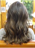 グレーバレイヤージュグラデーション×外国人風無造作ウェーブ