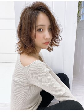 オーロ 西宮店(ORO) 外ハネウェーブのひし形ボブ