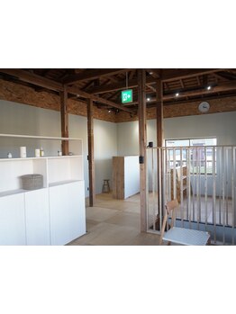 オシャレな隠れ家的サロン♪一人のスタイリストが丁寧に最後の仕上げまで担当いたします♪