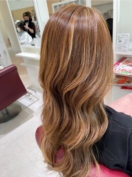 ヘア リゾート ココ(hair resort cocok)の写真/【髪質改善×color】アルカリ剤を遊離させる特殊処方!"修復と発色"を同時に完結!艶々で若々しくなれる☆