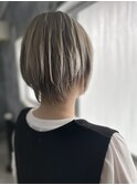 ホワイトグレージュ 丸みショート