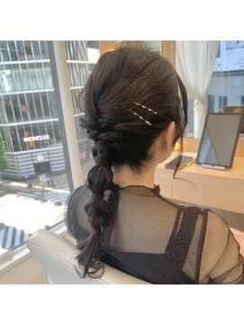 エレノア 渋谷公園通り店(Eleanor) 【パーティーアレンジ☆】ゆるふわ編みおろしヘア♪