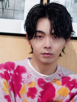 ライラ(Lyla) 前下がりセンターパートツイスパウルフ