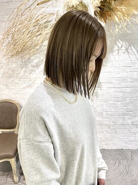 エイム(A-im) 切りっぱなしボブ×カーキグレージュ