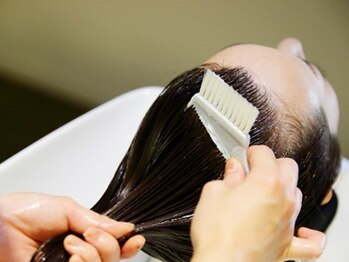 ゲッカガーデン たまプラーザ(gecca garden)の写真/お客様の髪や頭皮に合わせたカラーをご提案◎天然由来成分の刺激の少ない商材で大切な髪に寄り添います*