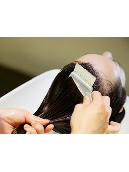 お客様の髪や頭皮に合わせたカラーをご提案◎天然由来成分の刺激の少ない商材で大切な髪に寄り添います*