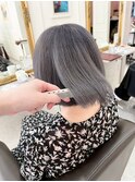 シルバーグレー × ストレートボブデザインカラー