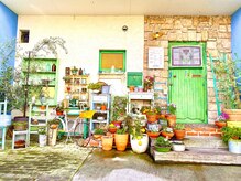 ウミヘアー(umi.hair)の雰囲気（店内外、お花や雑貨などゆったりとした雰囲気です♪）