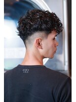 チルチェア 横浜(CHILL CHAIR)&nbsp;スペインカール×フェード <横浜駅/バーバー/床屋/理容室/横浜>