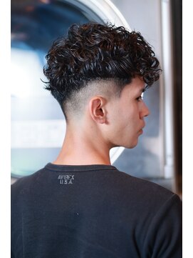 チルチェア 横浜(CHILL CHAIR) スペインカール×フェード <横浜駅/バーバー/床屋/理容室/横浜>