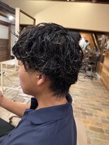 テントヘアー(tent hair) メンズパーマでつくる、自然な動きのあるスタイル