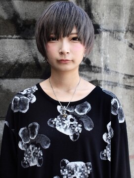 ネフ(NeF) アッシュグレージュのショートレイヤーボブ☆