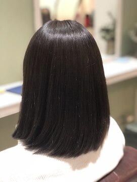 イーラ(era) 艶髪アッシュボブ