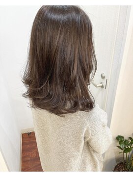 キアラ(Kchiara) 大人女性に大人気ミディアムレイヤー