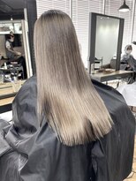 ホワイトベージュ　くすみベージュ　ケアブリーチ　ボブ