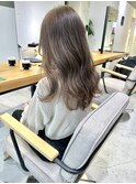 明るめのグレージュカラー