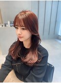 前髪あり顔周りレイヤーに愛されピンクベージュカラーの韓国ヘア