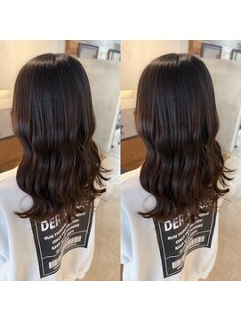 シー.(SHE.) チェリーブラウン×ミディアムスタイル