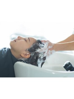 【半田駅すぐ】大人の髪の悩みに特化◎大人気のフルフラットのシャンプー台（ユメシャンプー）を使用◇