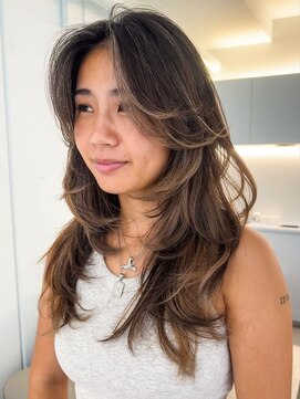 ノラ ウメダ(NORA UMEDA) カーテンバング海外風ハイレイヤーカットハイライトカラー