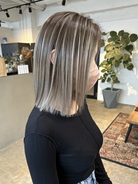 メリー オオサカ(Merly Osaka) 心斎橋/バレイヤージュ/レイヤーカット/海外レイヤー