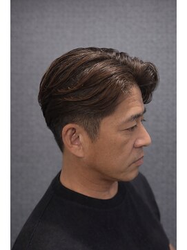 ワンワンオー バーバーショップ 長浜店(@110 BARBER SHOP) 七三パート×サイドテーパーで魅せる、揺るぎない品格