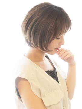 レウナ 外苑前(Reuna) 黒髪でも可愛く決まるコンパクトショート大人可愛い小顔ショート