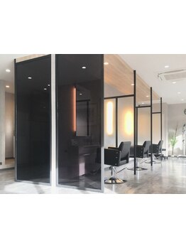 スタイリストがマンツーマンで接客。骨格や髪質に合ったスタイルを提案！【三河田原/髪質改善/学割U24】