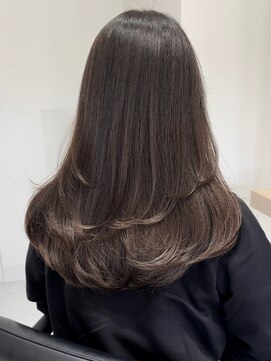 ヨロ 小岩(YOLO) レイヤーカットハイライトショートヘアイルミナカラーオージュア