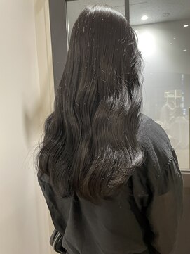 ニーゼロゼロナナ(2007) 重たくならない暗髪