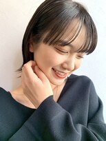 外ハネショートマッシュコンパクト黒髪ベージュショート前髪あり