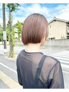 ウェルズグランデ 天理店(Well's GRANDE) 透け感ベージュのタイトボブ