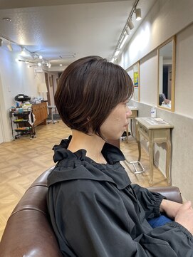 インビテーション(invitation) 襟足すっきり癖毛ショートスタイル