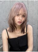 渋谷ブリーチカラーミディアムレイヤーカットピンクベージュ韓国