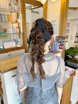 ギャラクシー ヘアードレッサーズ(galaxy hairdressers) ポニーテールツイン編みおろしアレンジ