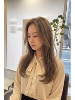 トレ(tre.)&nbsp;外ハネ毛先ニュアンスロング
