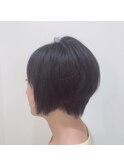 後ろ軽めのショートボブ