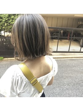 アンユージュアル(unusual) 外国人風バレイヤージュ、ハイライトカラーアッシュグレージュ