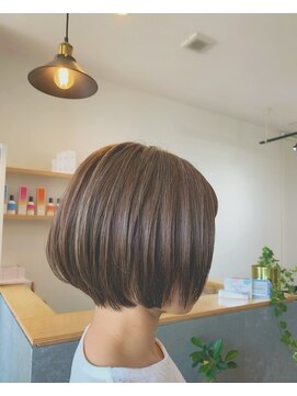 コポル(Copol) くびれショートボブ×白髪ぼかしハイライト