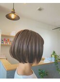 くびれショートボブ×白髪ぼかしハイライト
