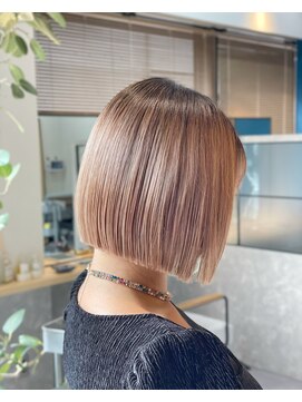 リノショアーズ 日本大通り店(RINOSHORES) ハイトーンブリーチダブルカラーブロンド切りっぱなしボブmaaya