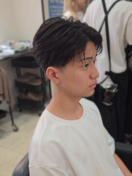 ラピス 名古屋駅前店(Lapis) 海外センターパート/テーパーフェード/毛流れヘア