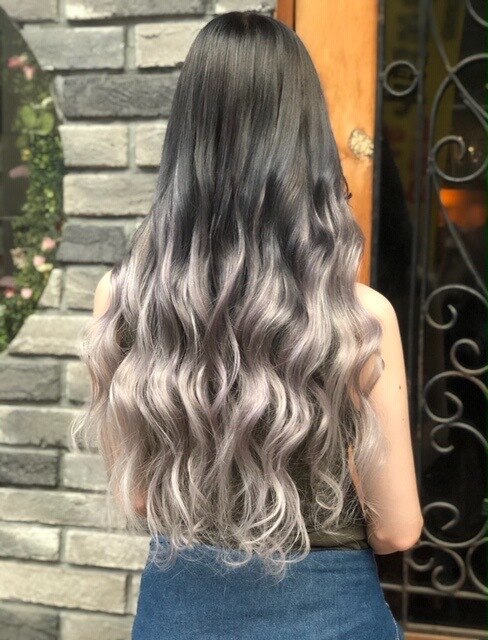 白を60でグレーアッシュを30本　シールエクステ ホワイトアッシュ#シールエクステ#デザインカラー#エクステ#新宿