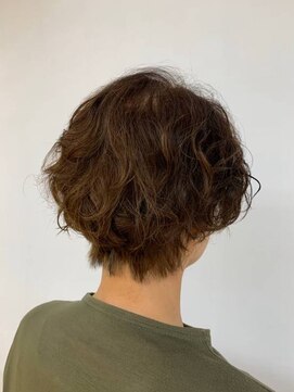 ふんわり無造作パーマ 50代60代 ショートボブ アッシュ ウェーブ L クオリス 上福岡店 Qualis のヘアカタログ ホットペッパービューティー
