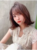ツヤのあるウェーブ巻きで大人かわいい色っぽボブ