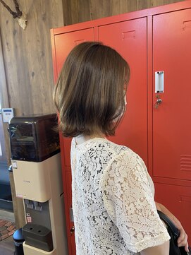 ピンクベルベット(PINKVELVET) 切りっぱなし外ハネヘア◎シフォンベージュ