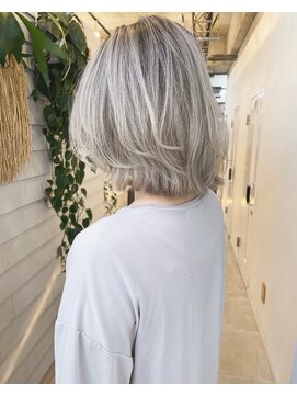 ジゼル 博多筑紫口店(GiseL) ホワイトシルバー