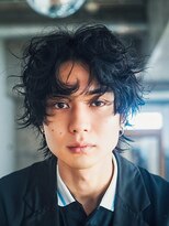 ライラ(Lyla)&nbsp;くせ毛風無造作スパイラル　ヌケ感マッシュウルフ　メンズパーマ