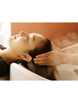 今までのリラクゼーションを覆す【頭筋ヘッドスパ】が人気！髪本来の美しさへと導く★