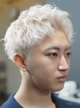 《ハイトーンカラー×スパイキーショートで差をつける◎》髪に優しい薬剤でダメージを抑え、動きと立体感を